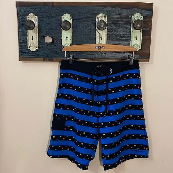 Maui and Sons Blue Geometric Swim Board Shorts Size 32 - Picture 2 of 16